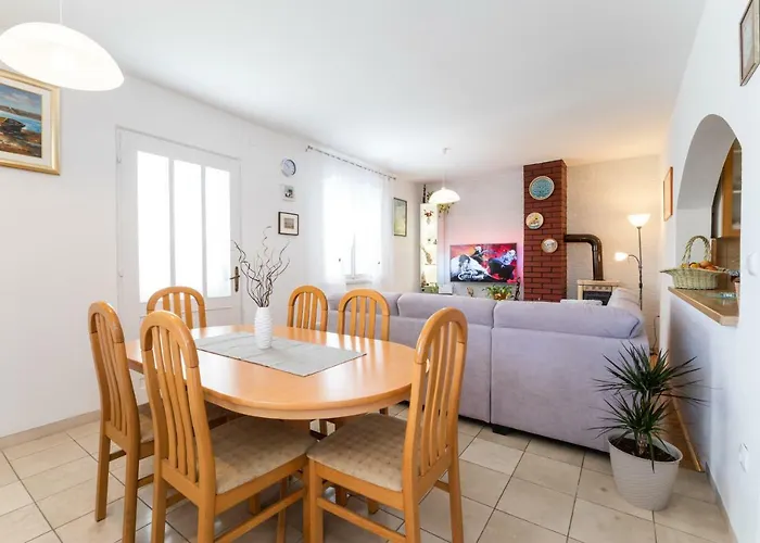 Sunny House 아파트 코츌라