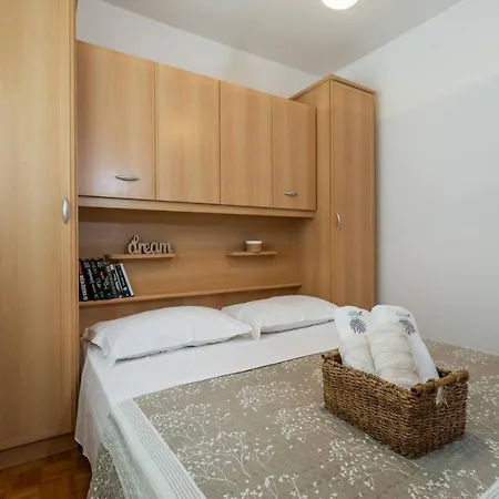 Apartment Sunny House *