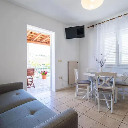 Apartment Sunny House *