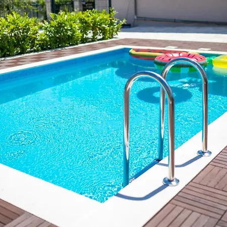 Sunny House Apartment *